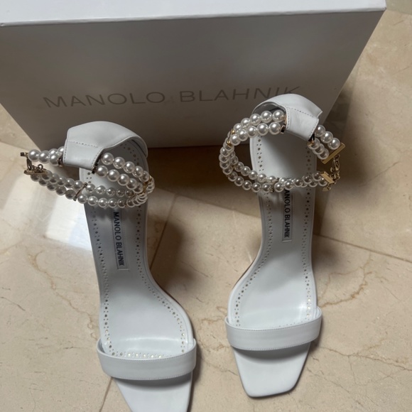 Manolo Blahnik - Picture 4 of 8
